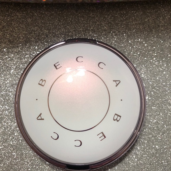 BNIB! LE! BECCA Luster Glow Powder in PURE PEARL - Picture 3 of 7